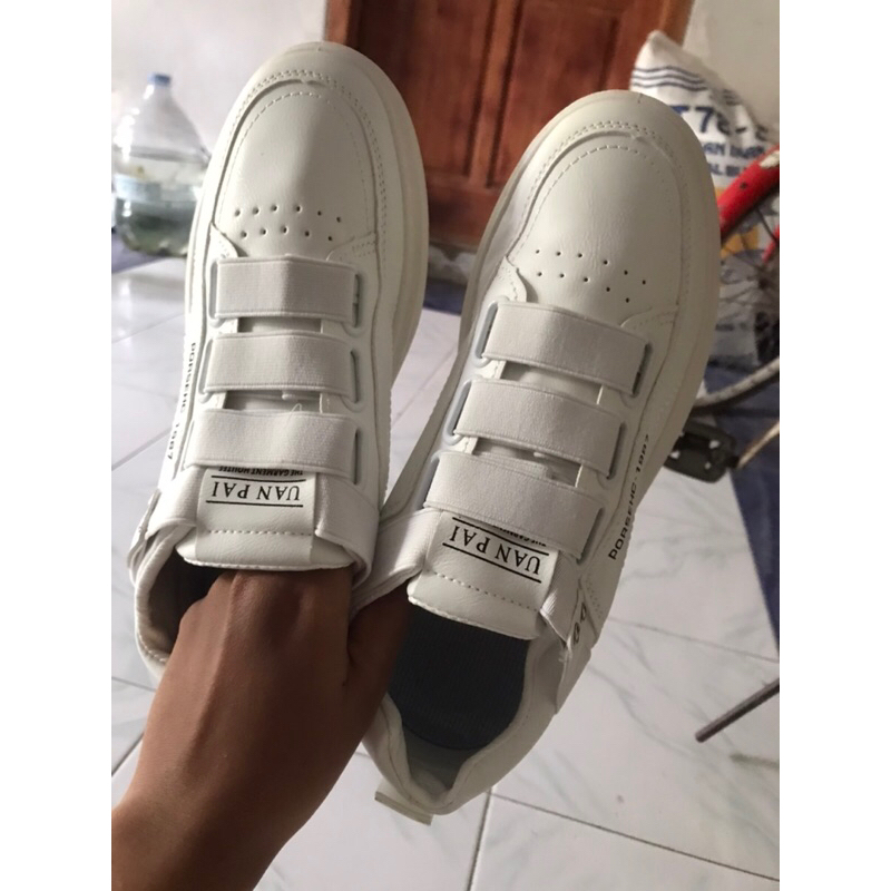 sepatu sneakers merk Leedoo