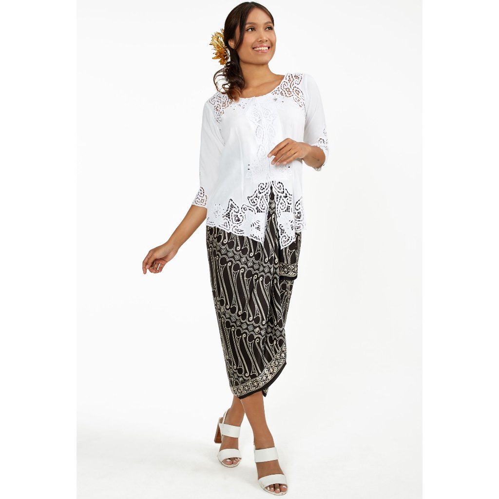 Uluwatu Lace  -  Gypsy Kebaya