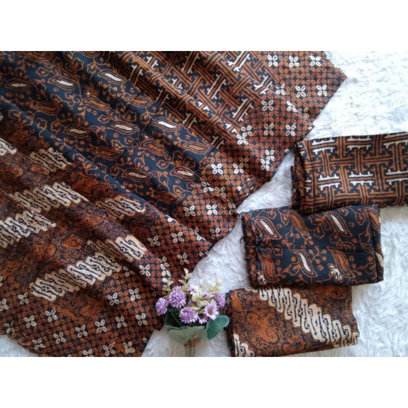 KAIN BATIK VISCOSE SEMI SUTRA CAP TULIS MOTIF 3D 3 DIMENSI SOGAN KHAS TRUSMI CIREBON BATIK FARIZA