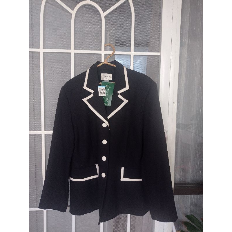 Blazer branded hitam