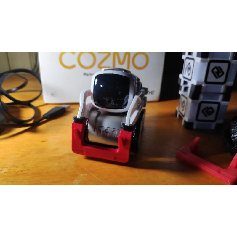 Robot Cozmo mirip Robot Vector