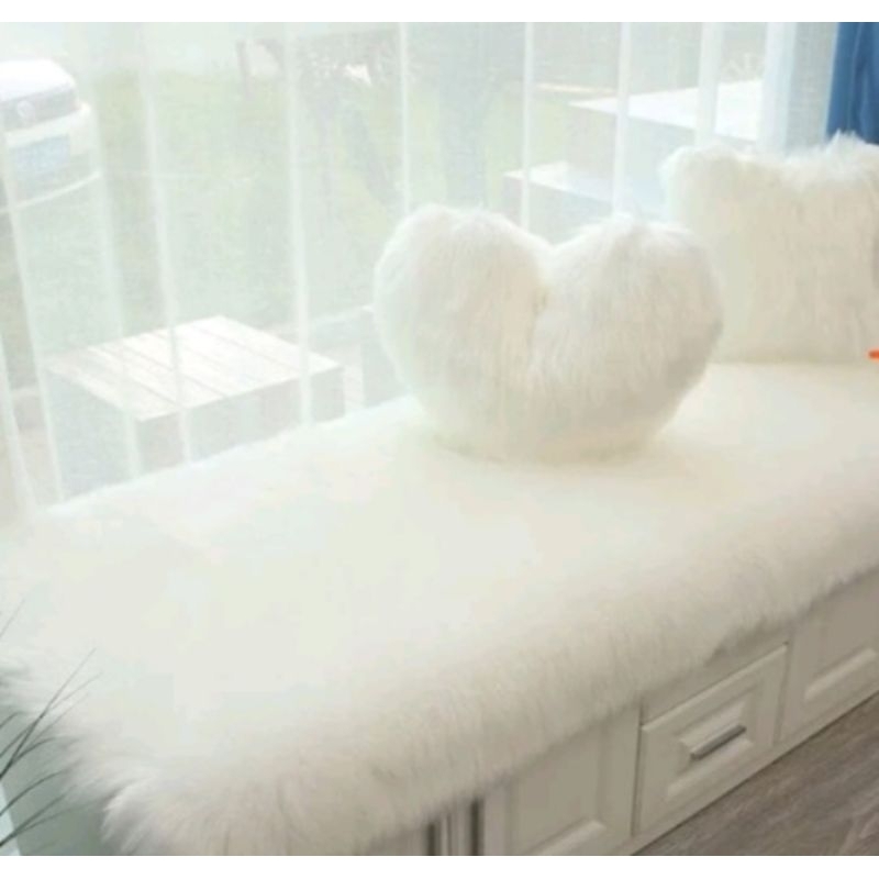 TAPLAK MEJA BULU PUTIH