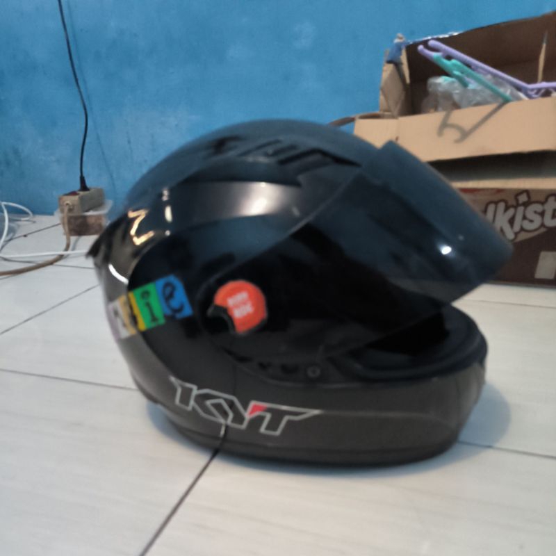 Kyt r10 black glossy