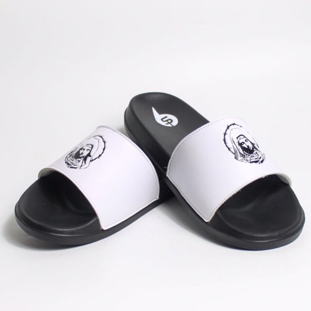 Sandal Pria kekinian Slop Putih Hitam