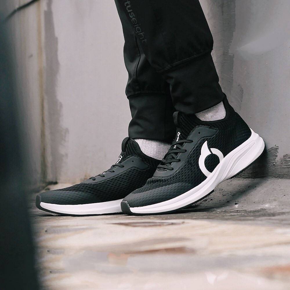 ortuseight monarch black white Sepatu running ortuseight original