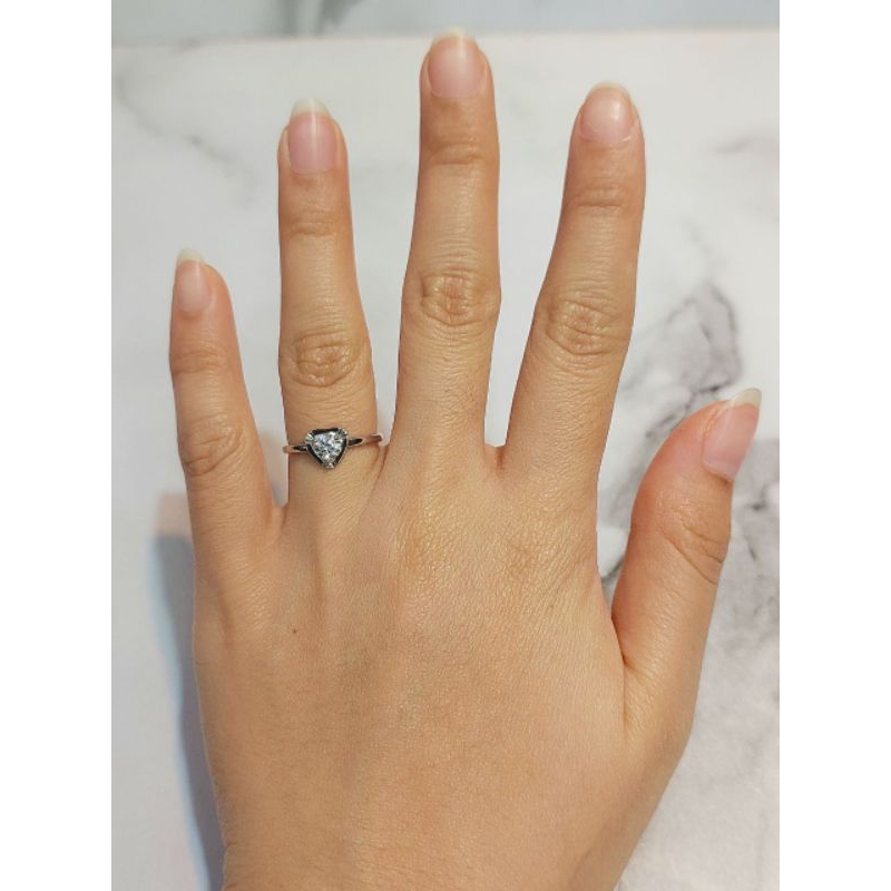 Cincin Emas Putih Zircon 1.6 Gram  Size 10.5  17K 750 ( CH253)