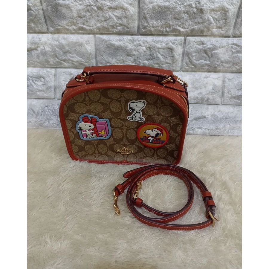 2003-275 COACH CROSSBODY SNOOPY SIGN