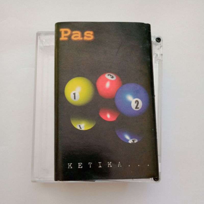kaset pas band ketika