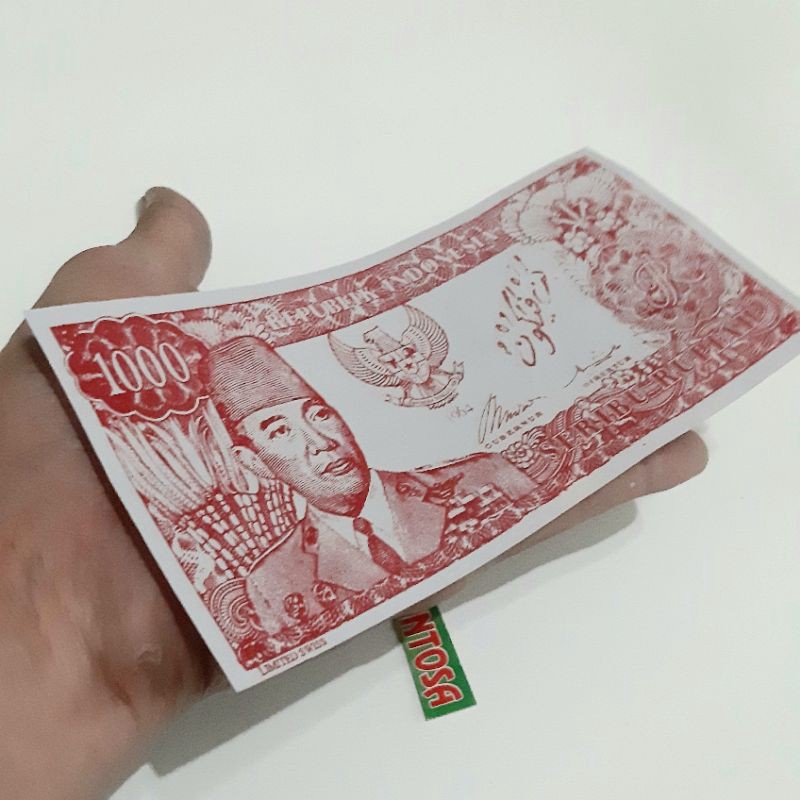 EKSKLUSIF uang souvenir soekarno gulung melengkung pecahan 1 rupiah warna merah