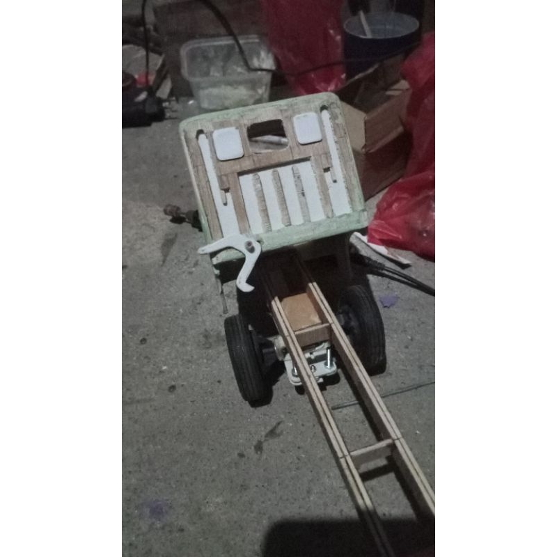 MINIATUR TRUK HINO DUTRO SASIS