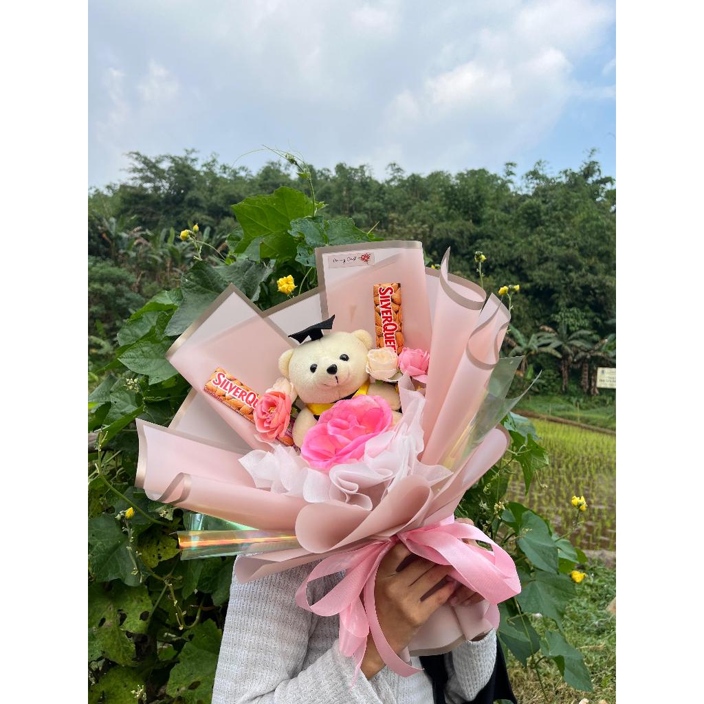 Bucket boneka SILVERQUEEN/ Bucket SILVERQUEEN/ Bucket boneka wisuda