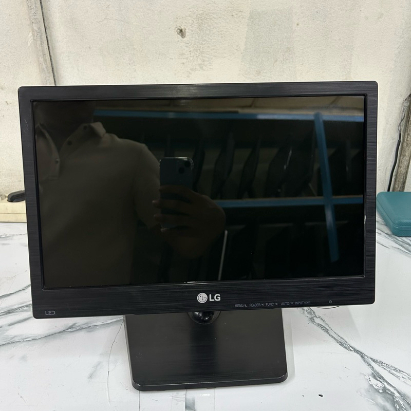 monitor led LG 16 inch wide
