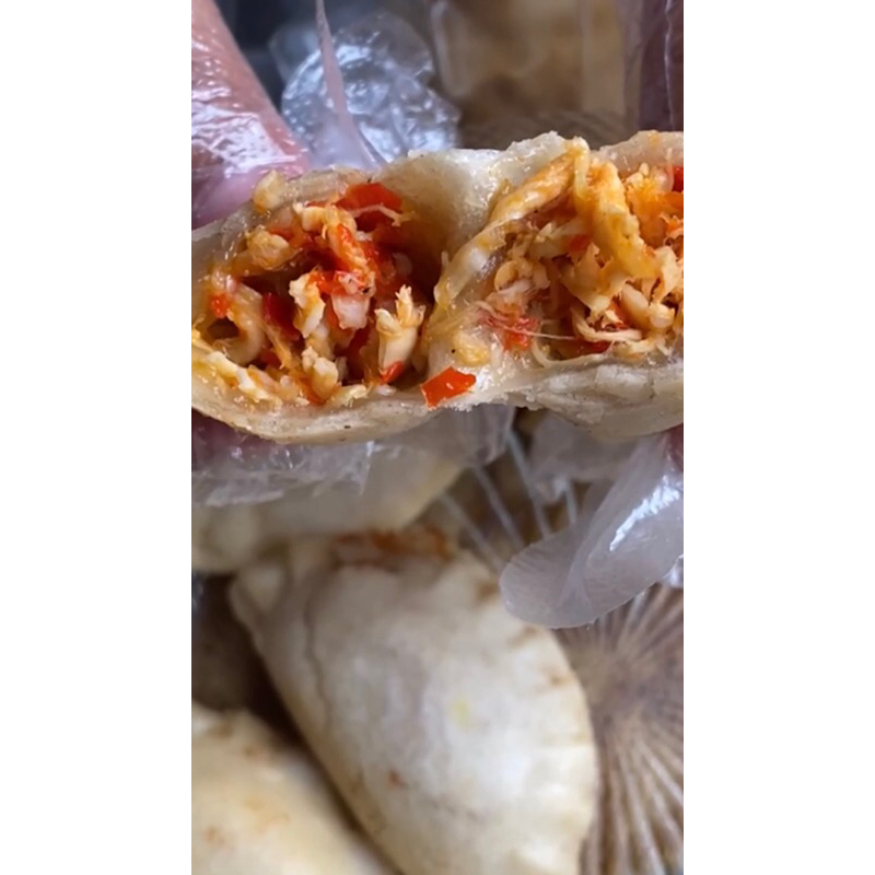 

CIRENG ISI AYAM PERBUNGKUS ISI 4 LENKAP ISI ADA CHILI OIL DAN JERUK DAN BUMBU