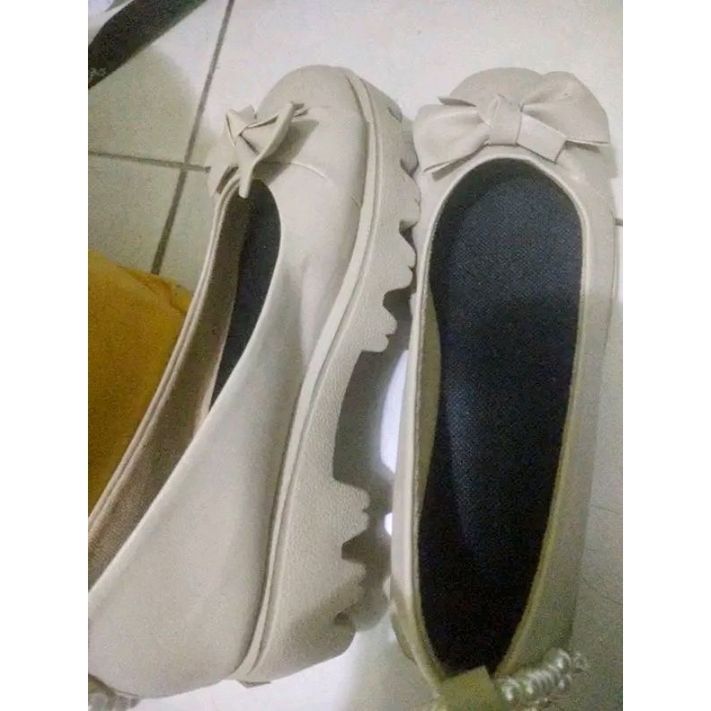 Sepatu Lolita Docmart Cream