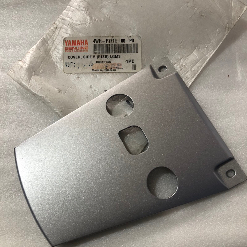 PET SAMBUNGAN BODI BODY BELAKANG F1ZR FIZR SILVER MILLENIUM | 4WH-F171E-00-P0