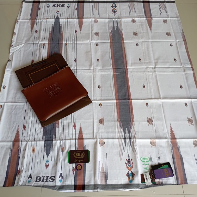 SARUNG BHS ROYAL SGF GOLD PUTIH