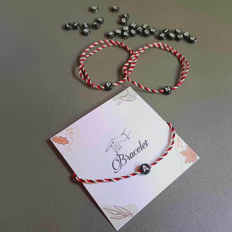 Gelang Inisial - Gelang Tridatu Inisial Huruf Bulat - Gelang Inisial Tali Tridatu