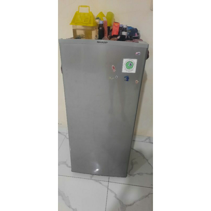 Dijual preloved Freezer ASI merk Sharp 6 rak