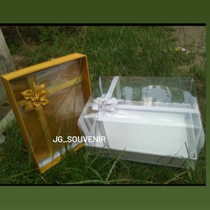 

TERUPDATE Kotak Hantaran Seserahan Mika Tinggi Pita Warna Gold Ukuran 4x3x2cm