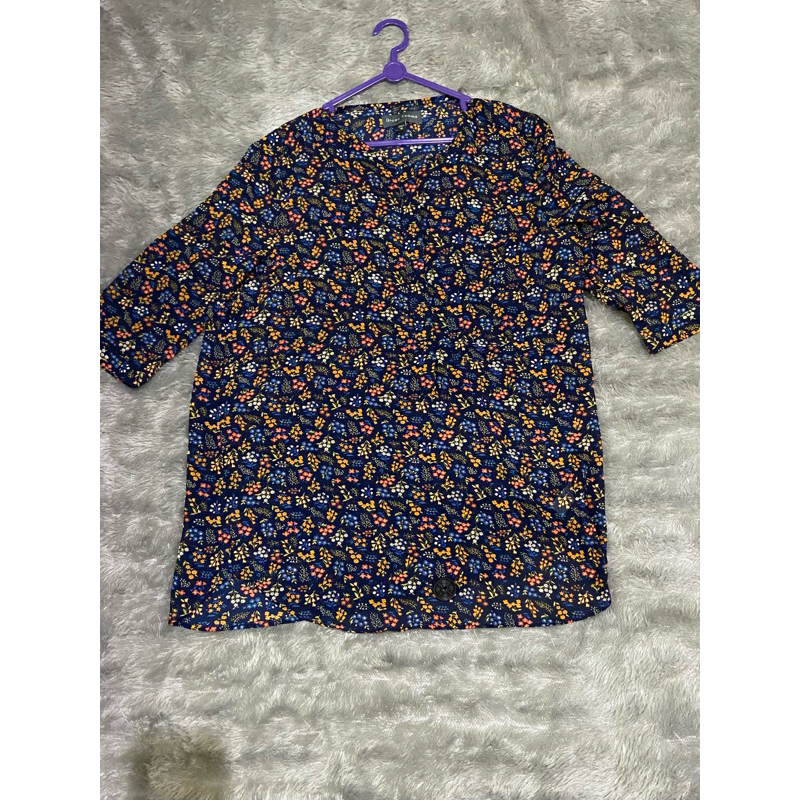 Preloved Unpeu Femme Blouse Wanita