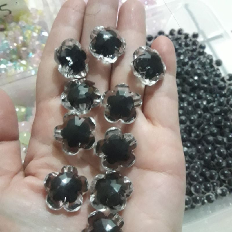 MANIK BUNGA ISI HITAM