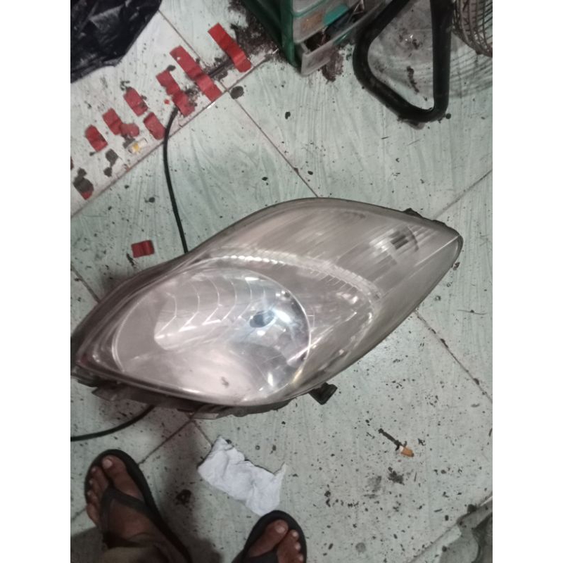 Headlamp lampu depan Toyota Yaris 2010 2011