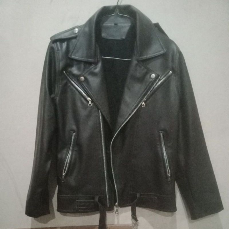 RAMONES Lengan panjang coklat size M. second no brand