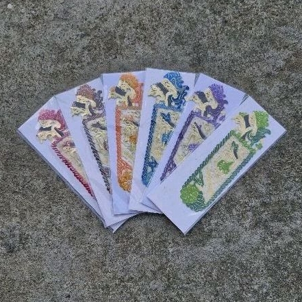 Pembatas Buku Wayang Kulit Dengan Tulisan Indonesia