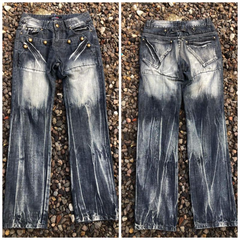 jeans feeding petir