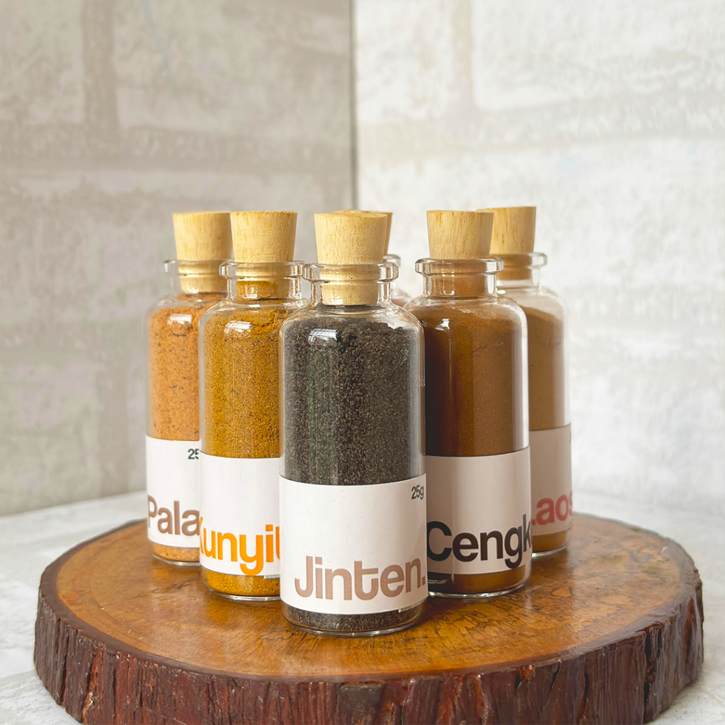 

Big Sale Hampers Bumbu Dapur Lengkap 6 Botol - Kado Unik Gift Box Masak Untuk Ibu & Teman - Free