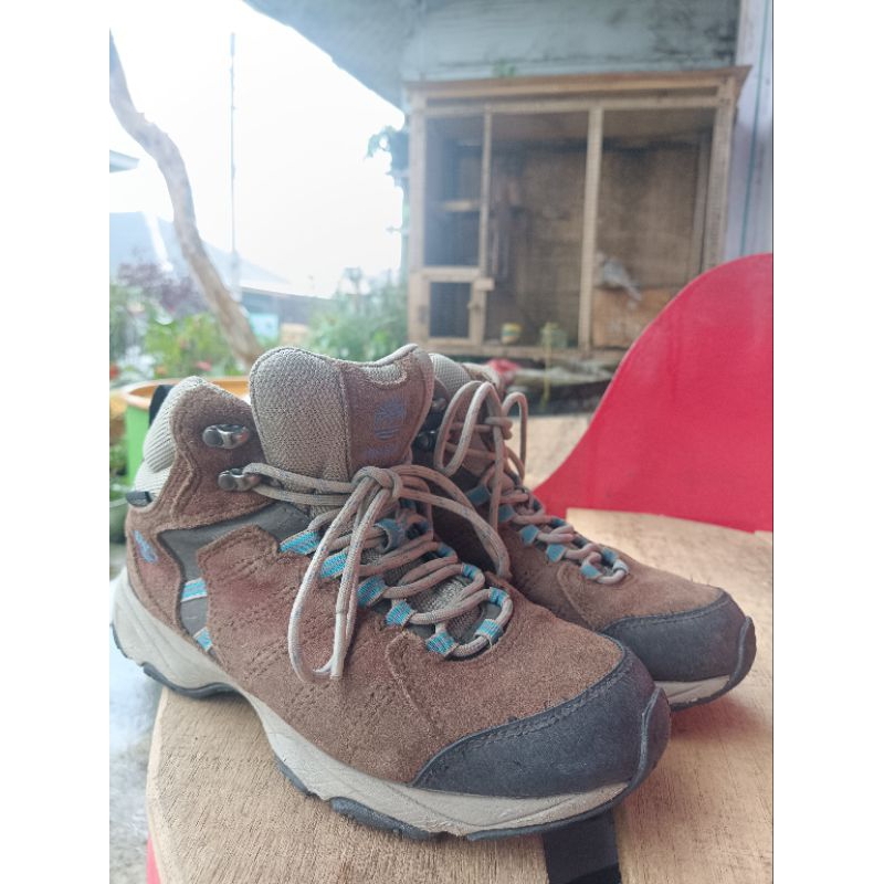 sepatu gunung bekas/sepatu timberlen/sepatu hiking bekas/sepatu gunung second/sepatu gunung waterpro