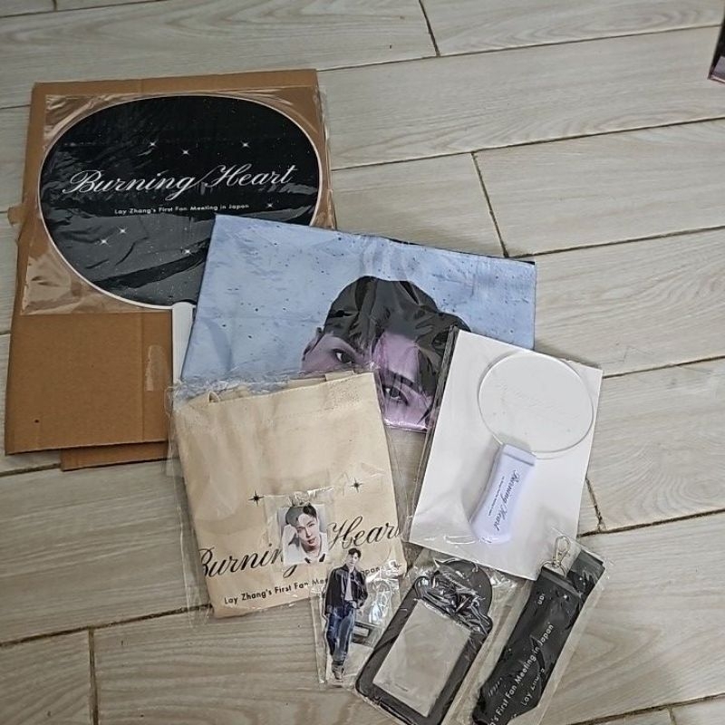 EXO lay yixing burning heart japan fan meeting fanmeet merch no pc official uchiwa kipas towel light