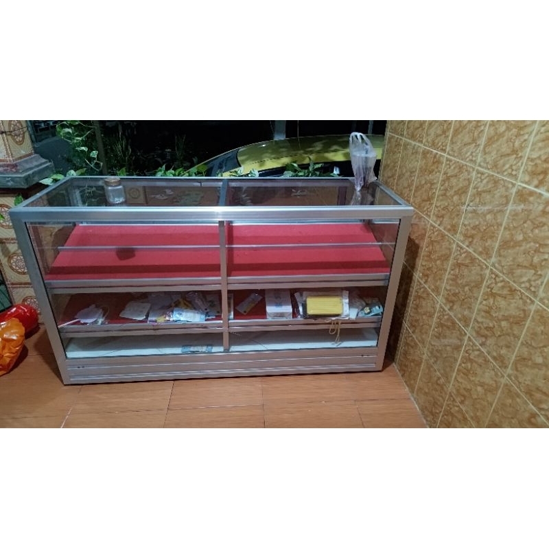 Etalase kaca 80x50x150cm toko jualan hp konter pulsa dll minus retak