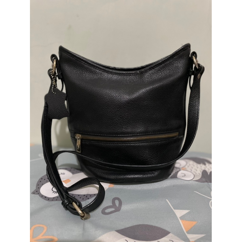 [preloved] Tas Selempang Wanita Valiant - Hitam