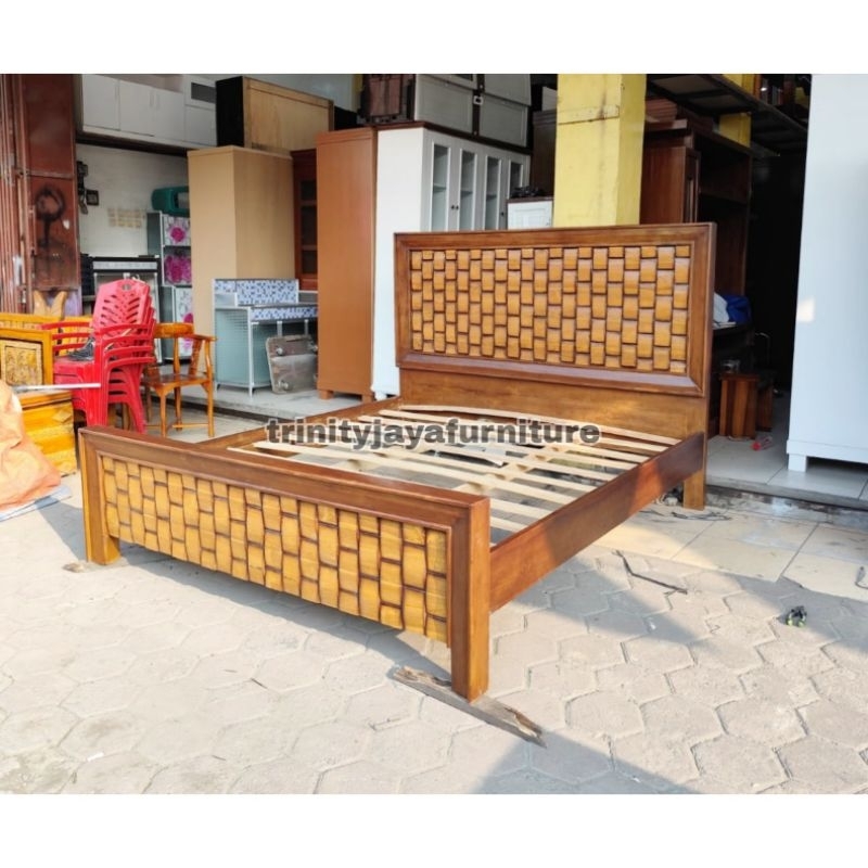 Ranjang Jati Jepara Dipan Jati Jepara Premium /trinityjayafurniture