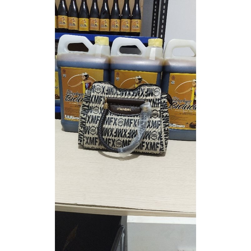 

3 JERIGEN KECAP MANIS 5 LTR