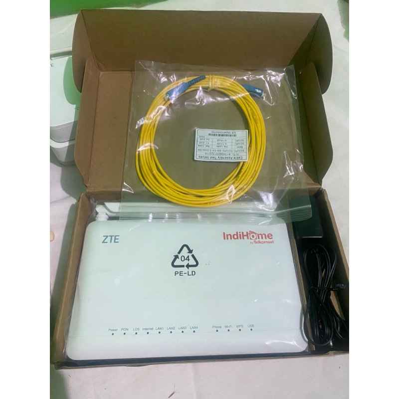 router WiFi f670L LiKE NEW ZTE+box komplit