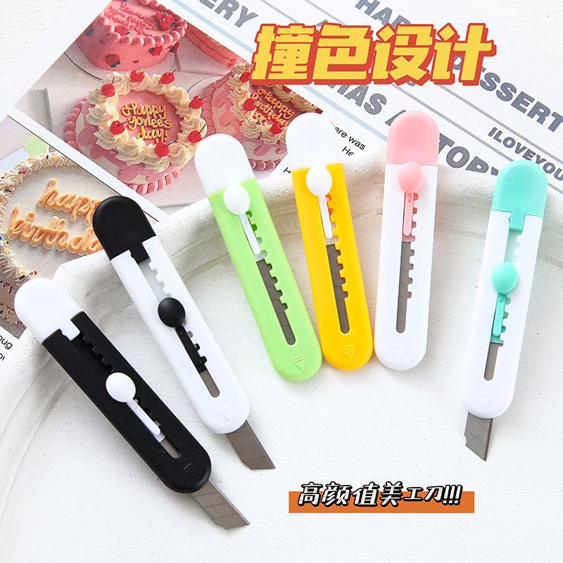 

Genka- Cutter Mini Motif Polos / Pisau Silet Ukir Kecil / Mini Cute Cutter Pemotong Kertas / Cutter Portable Ukuran Kecil PS05