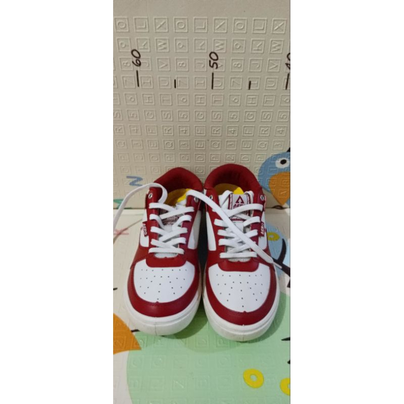 sepatu aerostreet Hoops low merah size 41