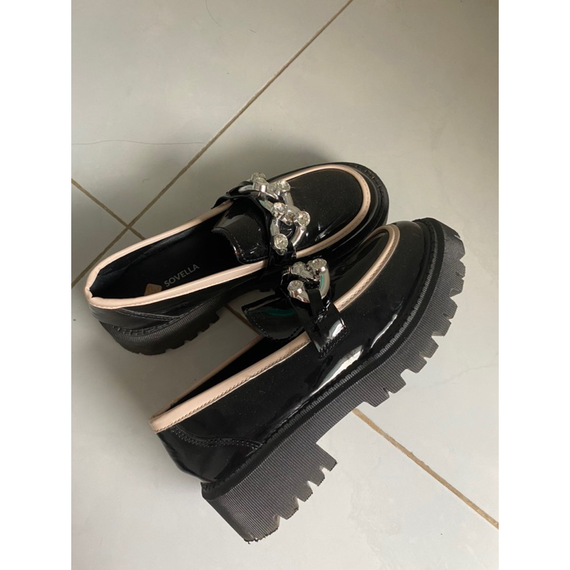 PRELOVED. SEPATU DOCMART CEWEK SOVELLA TYPE LORIS