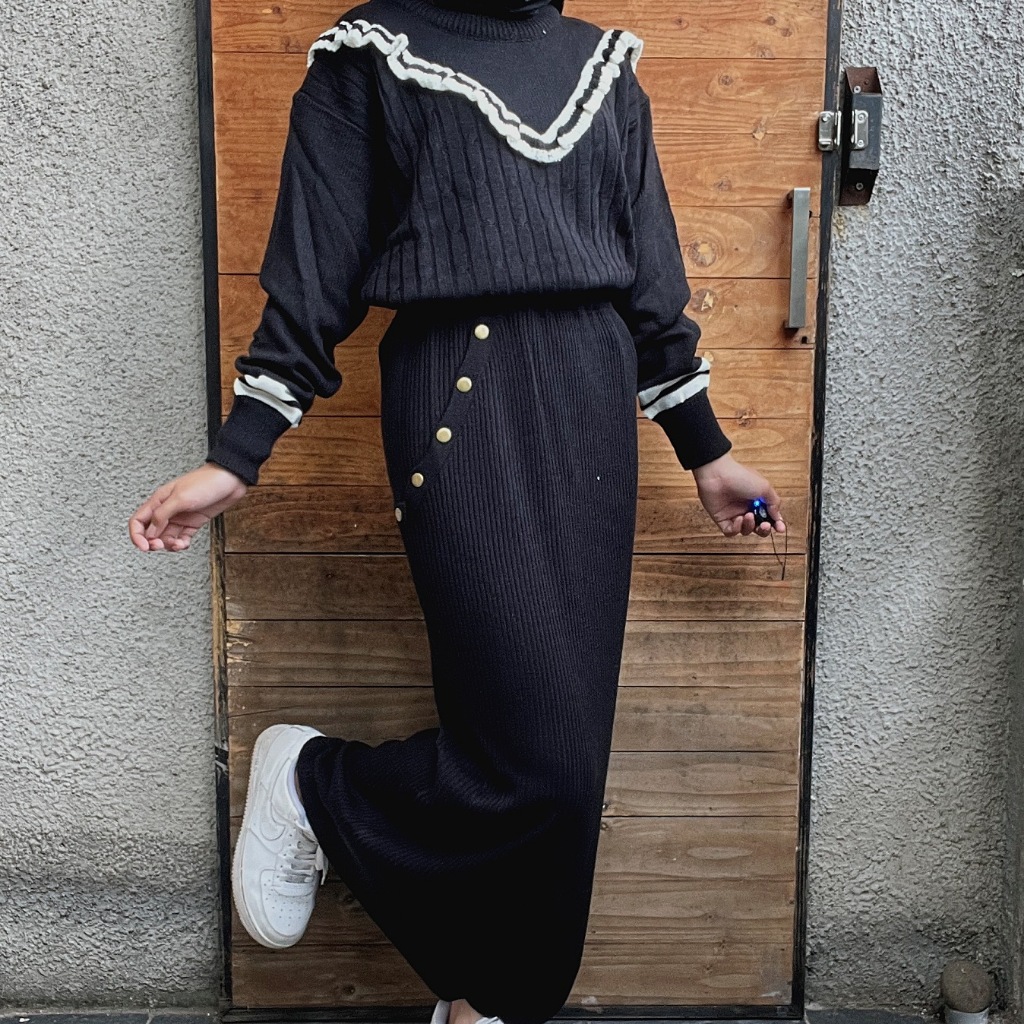 One-set Atasan Rajut Sunno Sweater + Rok Rajut Kancing