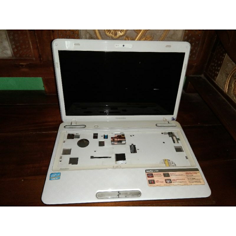 Casing laptop toshiba  L745