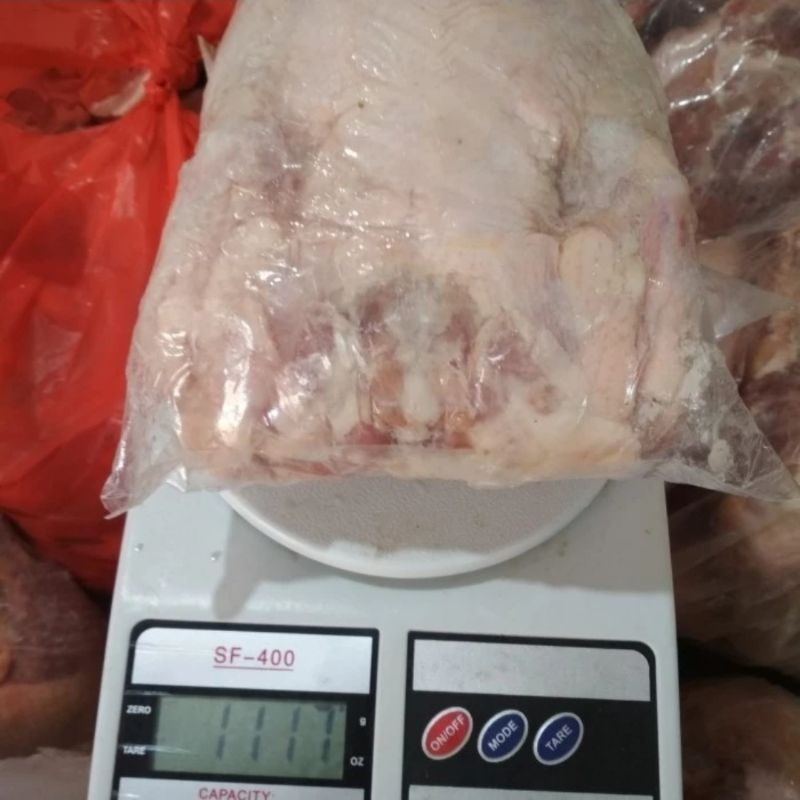 

Daging Ayam Broiler Karkas Frozen Utuh 1,1 - 1,2 / 1100ons - 1200ons