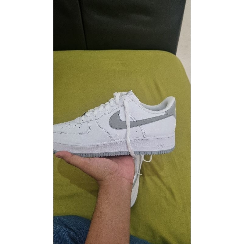 Sepatu Nike Air Force 1 second bekas