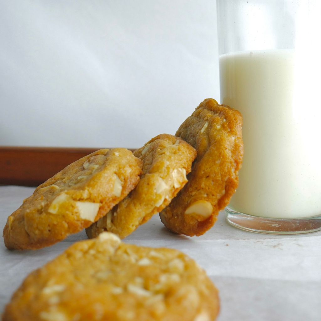 

Classic Vanilla Almond Cookies