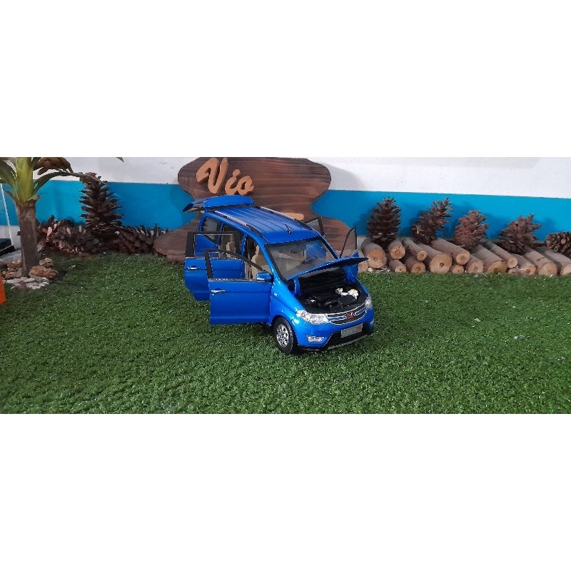 Diecast Miniatur Wuling Confero skala 1:18