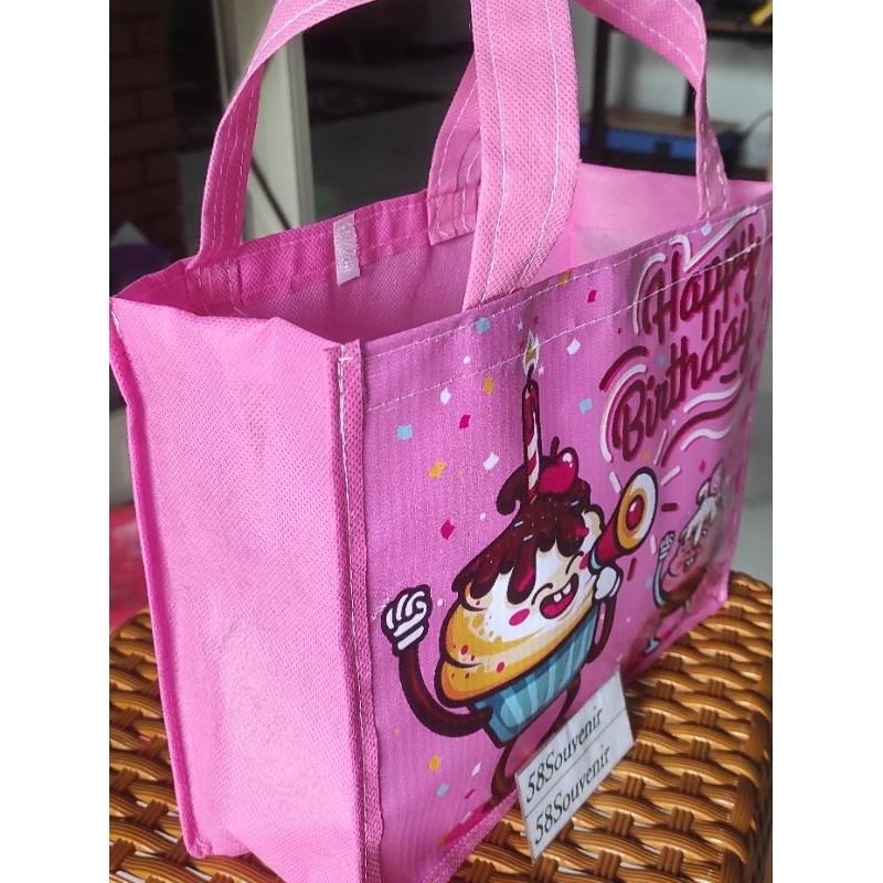 

Tas pesta ulang tahun tas anak tas ultah tas kado tas souvenir P25Cm T20Cm L13Cm