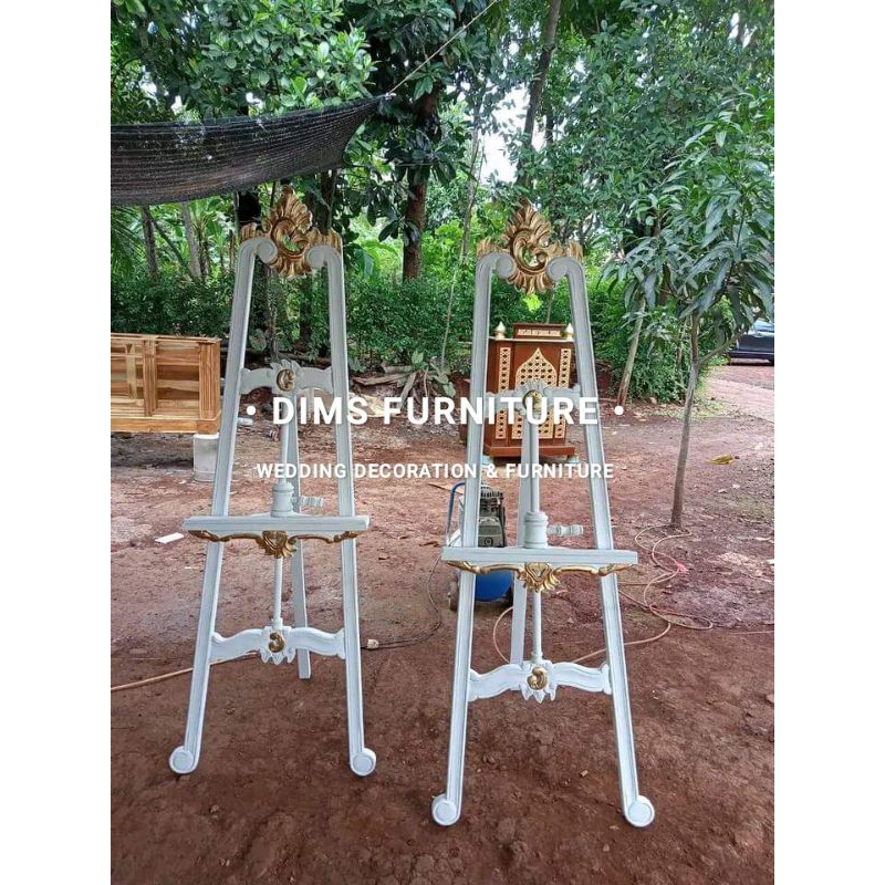stand foto wedding / stand foto pernikahan kayu / stand foto kayu terbaru / standing foto kayu jati 