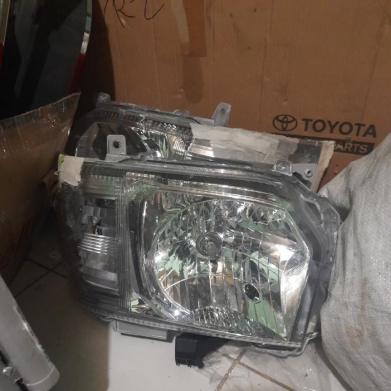 lampu hiace 2018