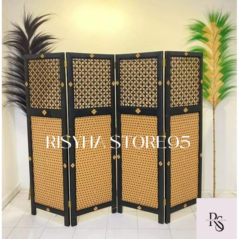 Sketsel ruangan 4 pintu rotan sintetis minimalis